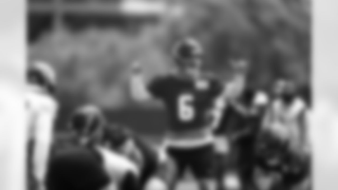 An image from the April 26, 2022 minicamp practice at NRG Stadium in Houston, TX.