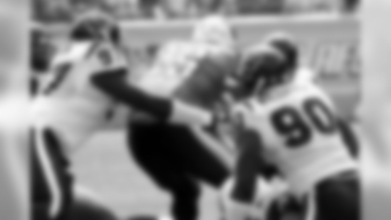 Rookie defensive tackle Frank Okam brings doen running back LenDale White.
