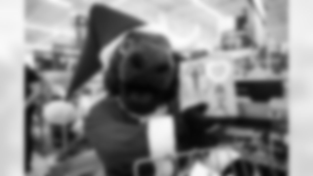 An image from Laremy's shopping event in Houston, TX on Dec. 21, 2021.
