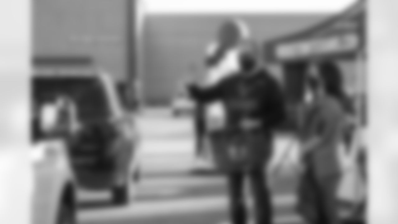 0023_TexansUSOThanksgiving_111920_MCW
