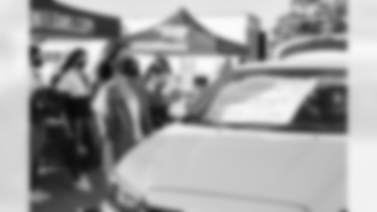 0020_TexansUSOThanksgiving_111920_MCW