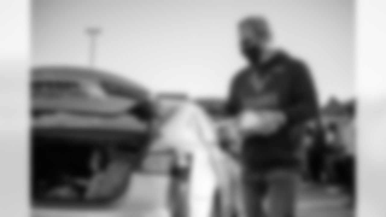 0055_TexansUSOThanksgiving_111920_MCW