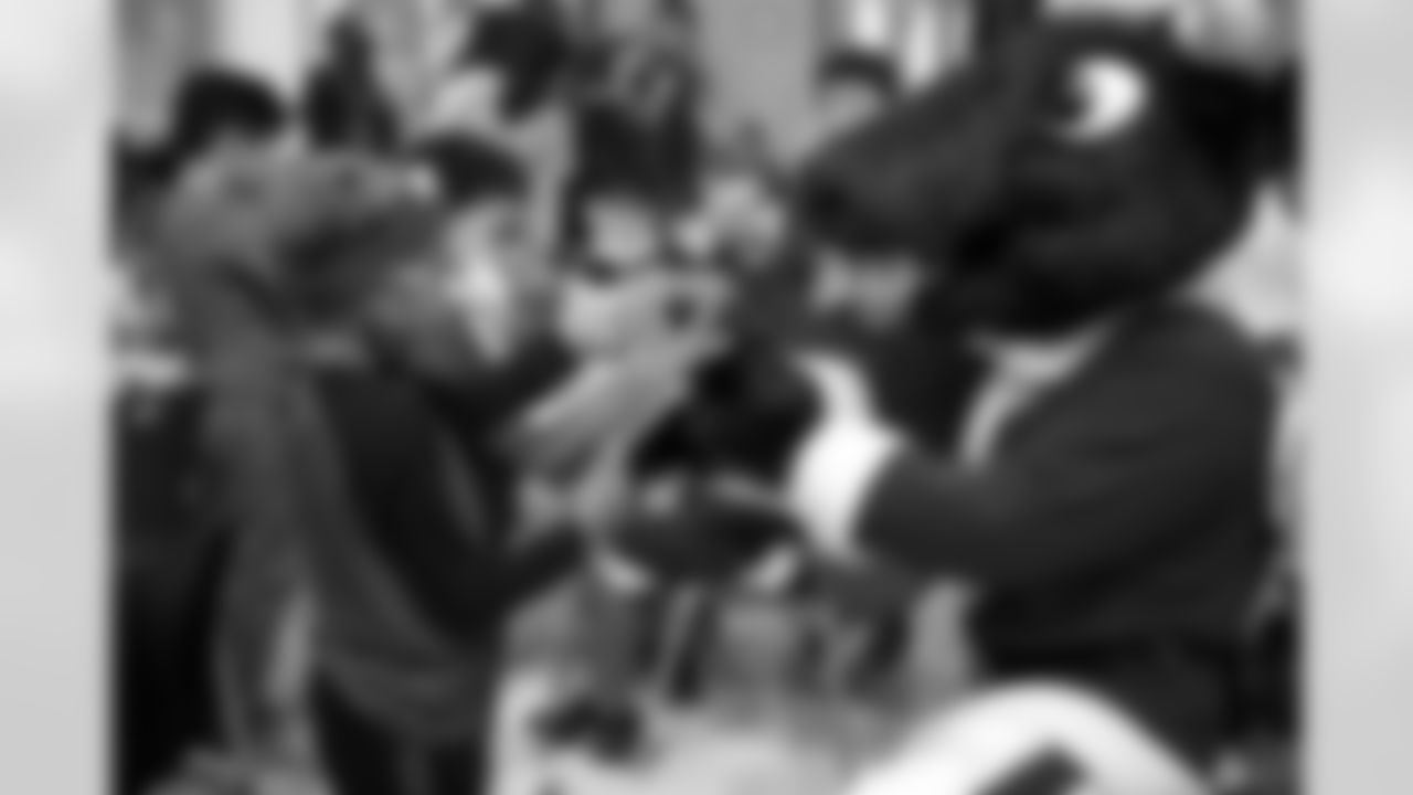 An image from Tyrod Taylor's holiday event in Houston, TX on Dec. 21, 2021.