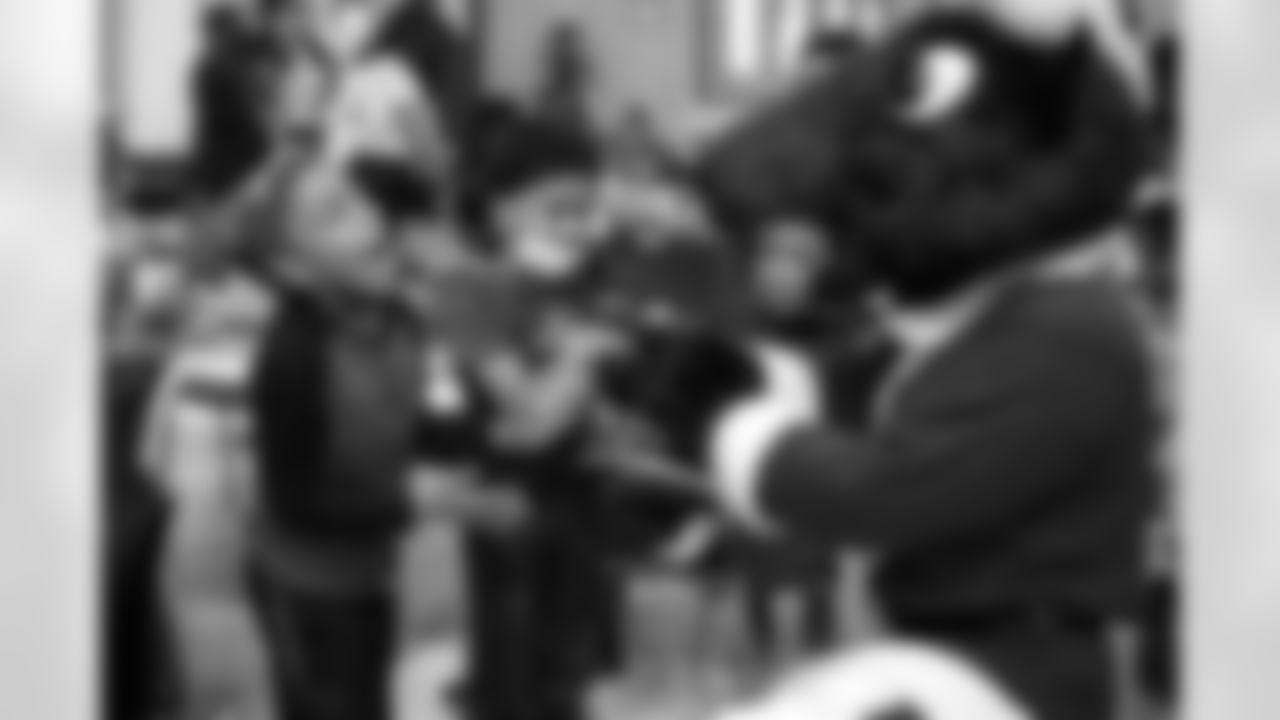 An image from Tyrod Taylor's holiday event in Houston, TX on Dec. 21, 2021.