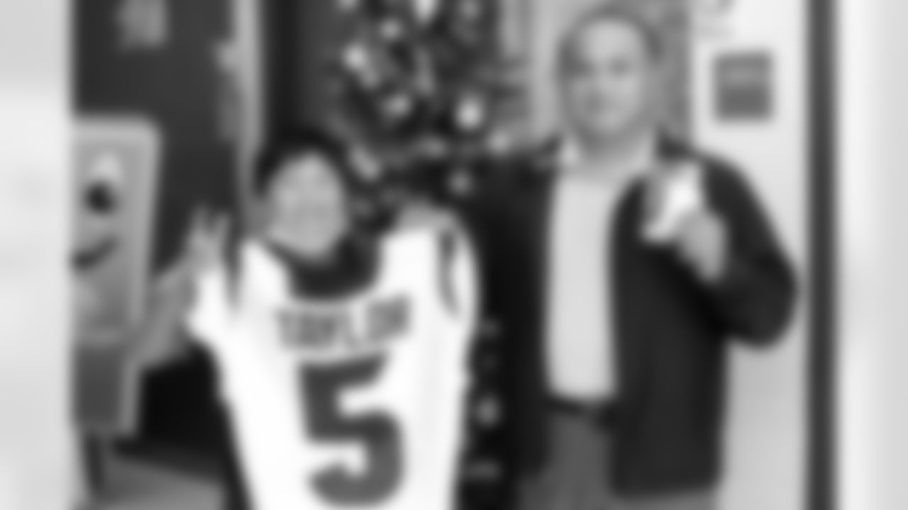 An image from Tyrod Taylor's holiday event in Houston, TX on Dec. 21, 2021.