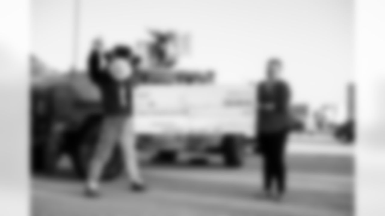 0139_Texans-USOThanksgiving_111920_MCW