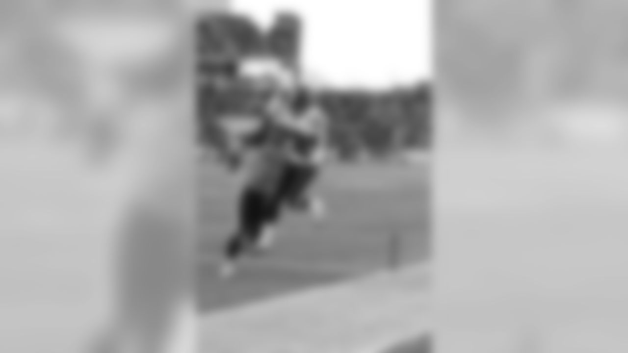 Dickerson catch attempt_H1K8232