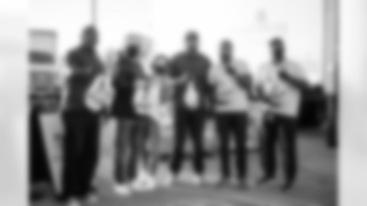 0180_Texans-USOThanksgiving_111920_MCW