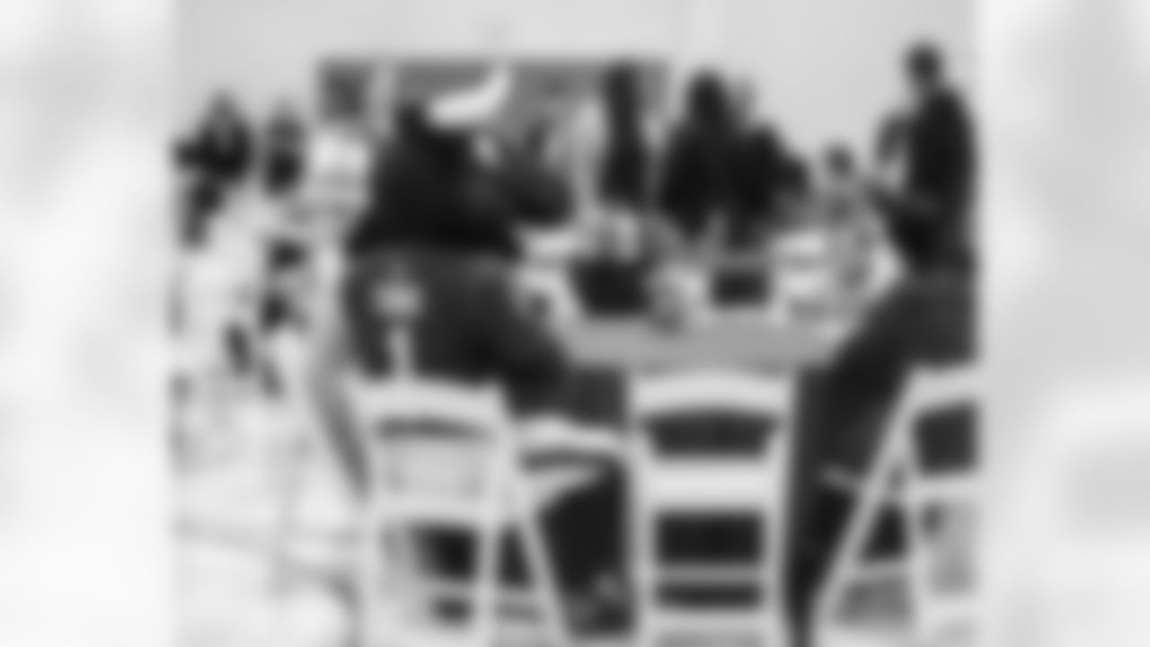 2022_1114_CorporateDevelopment_FamilyFinancialLiteracyNight_0052