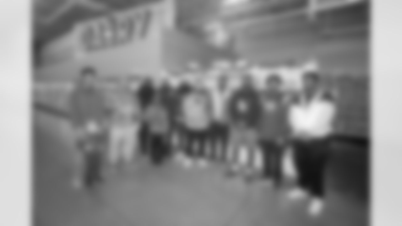 2022_1121_CorporateDevelopment_TexansThanksgivingHEB_0012