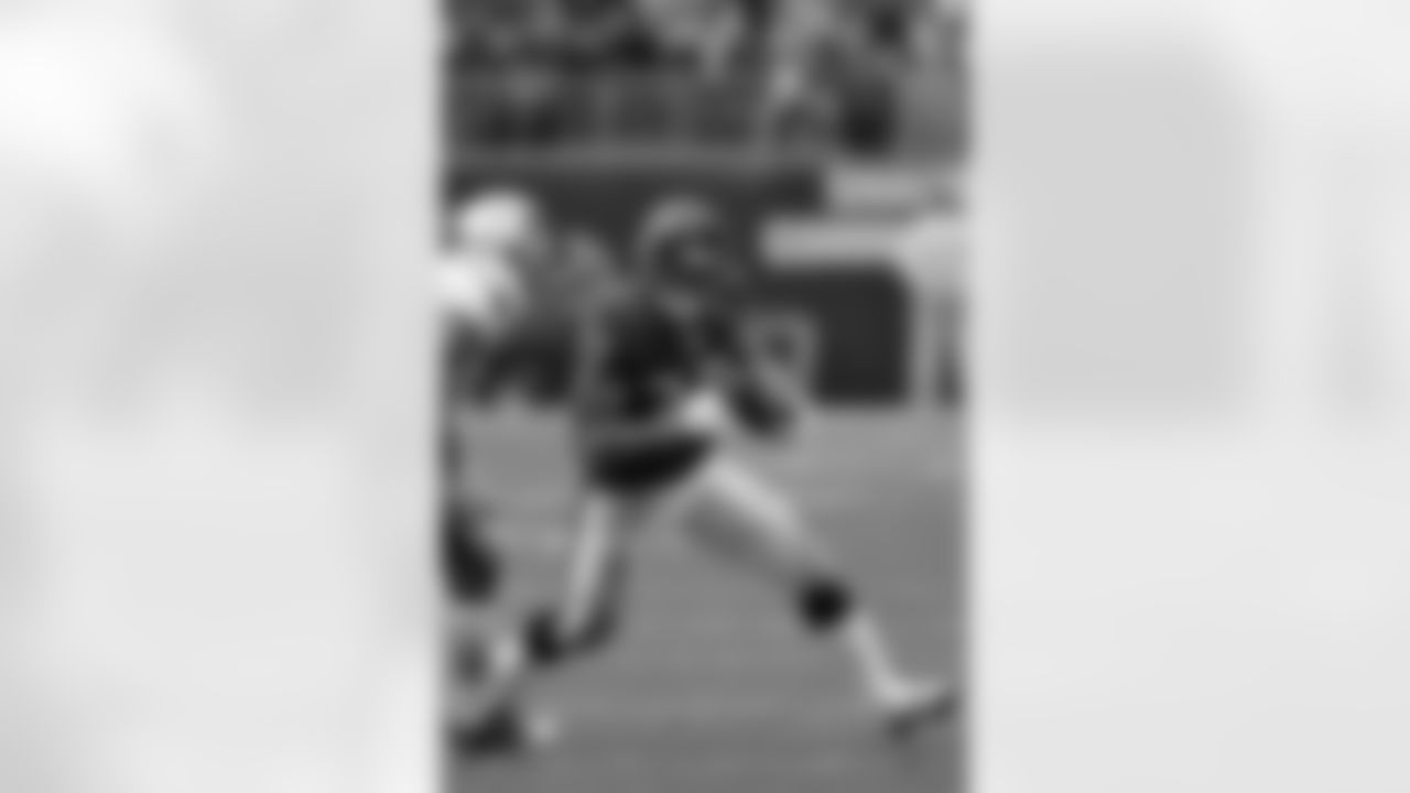 Foster braces for hit Patriots-Texans_MW_1070