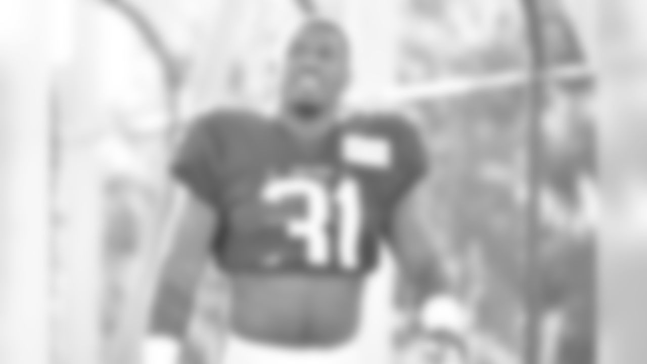 RB, Karan Higdon, 31
