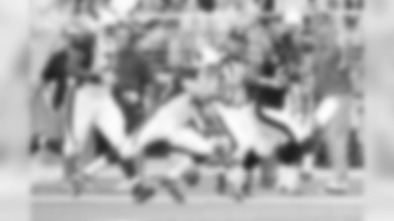 LB DeMeco Ryans (59)