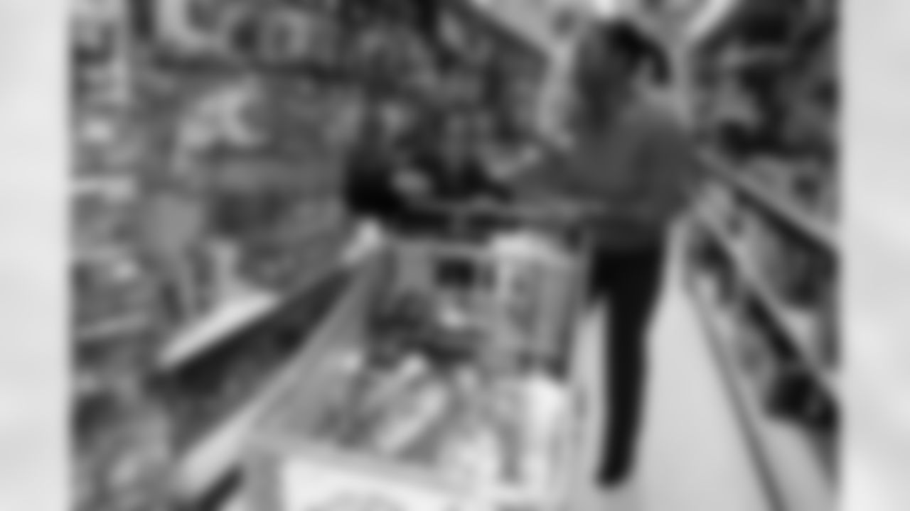 'Dre takes kids on shopping spree