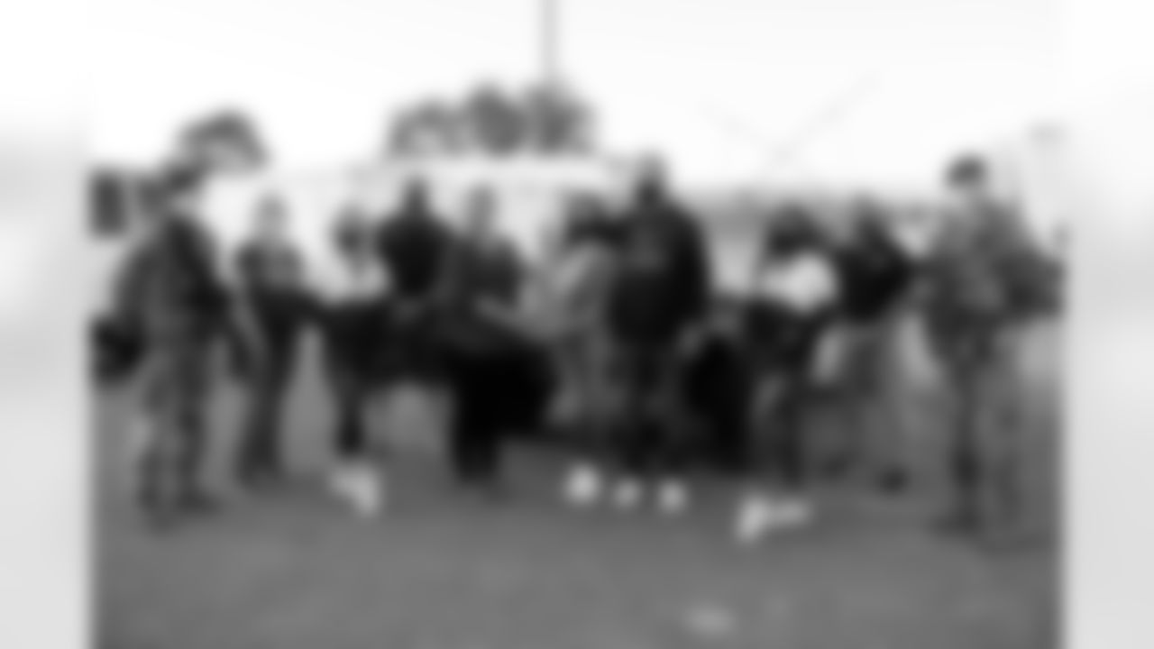 0064_TexansUSOThanksgiving_111920_MCW