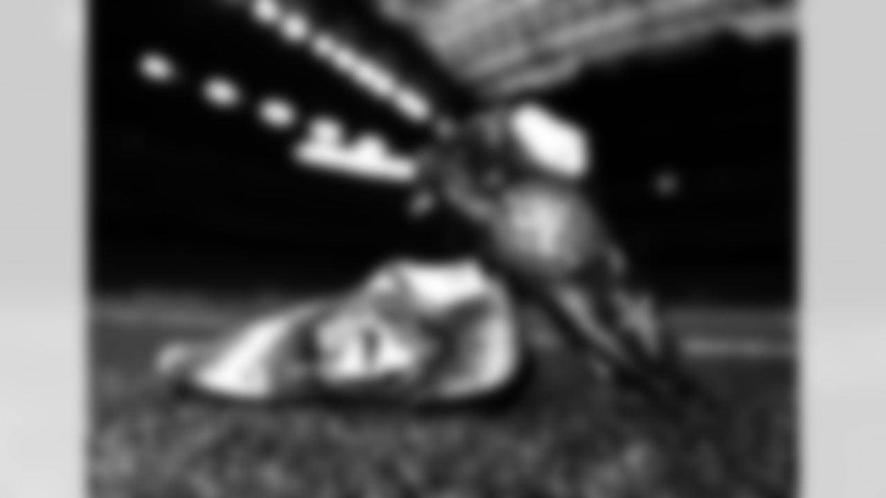 RB Dameon Pierce - Boots For Troops & US Patriotic Service Dog Foundation