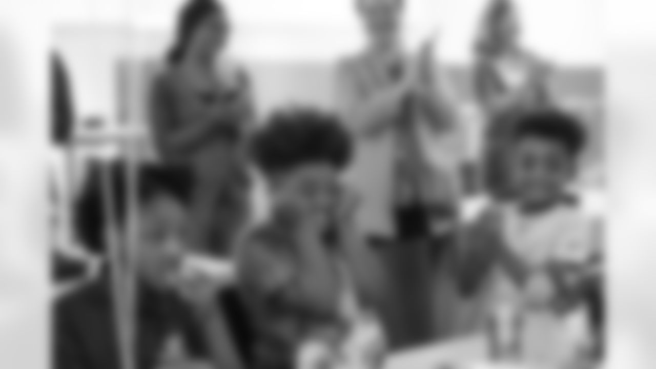 2022_0502_CorporateDevelopment_KrogerMothersDayBCG_41
