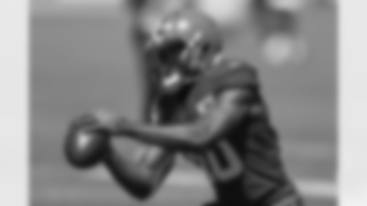 WR, Taywan Taylor, #37
