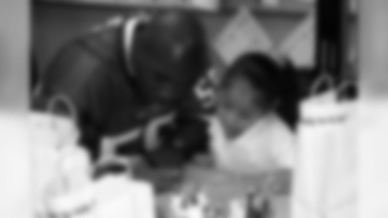 "Take a Texan to School Day" with DeMeco Ryans