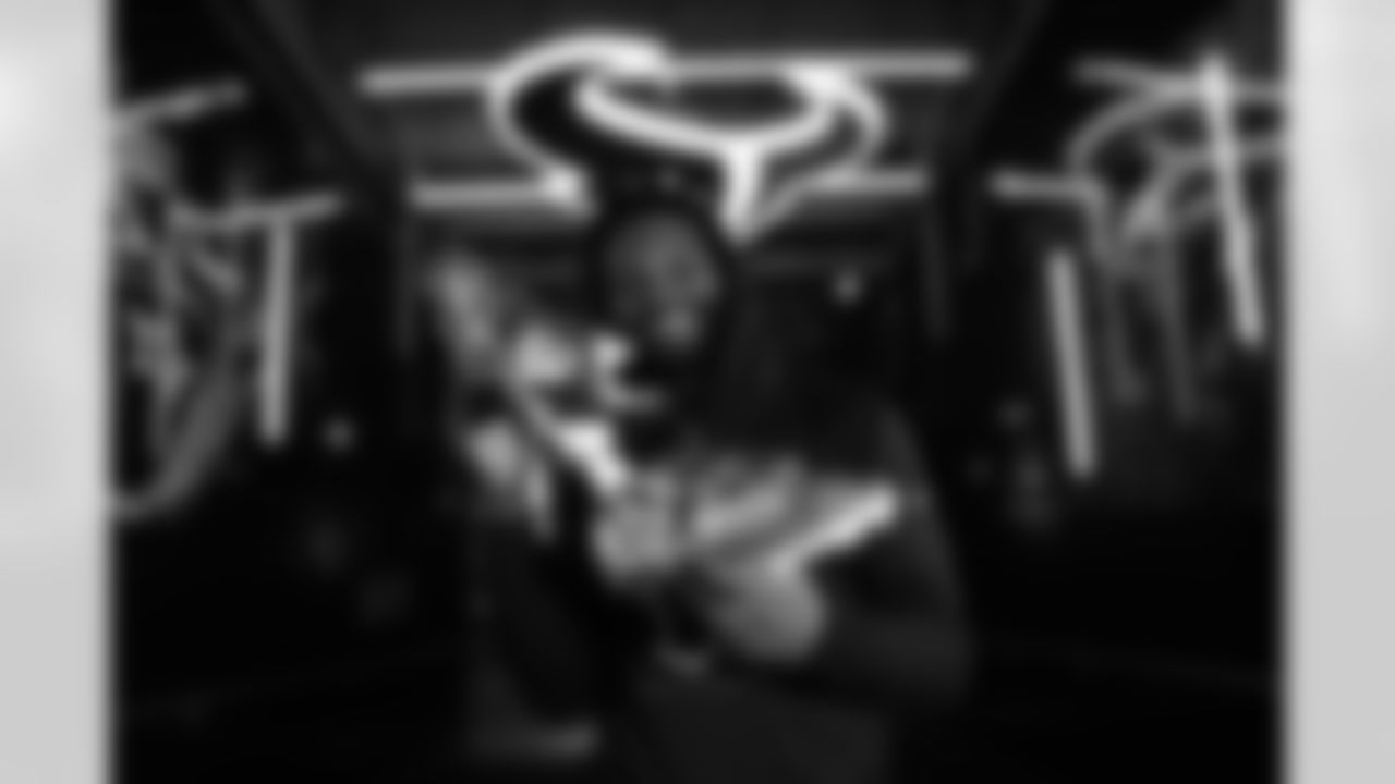 WR Nico Collins - Cancer Awareness and Alzheimer's Awareness