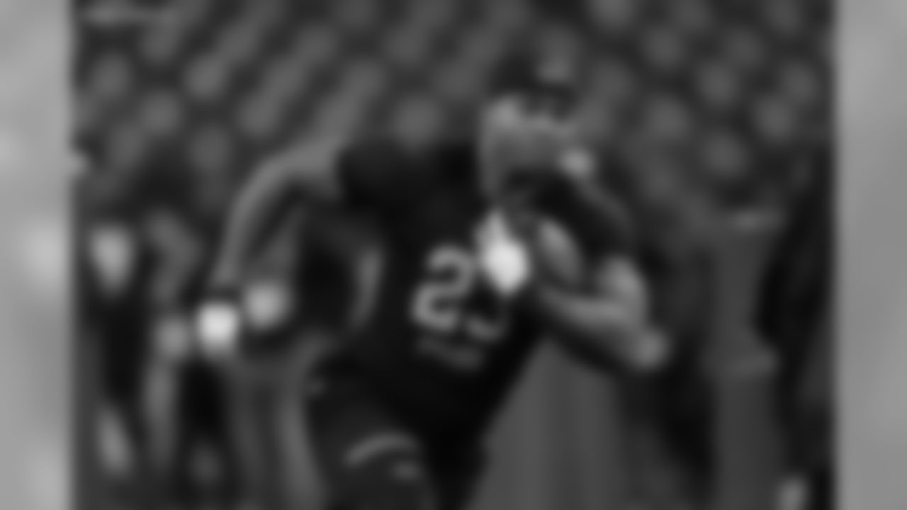 RB, Scottie Phillips #40