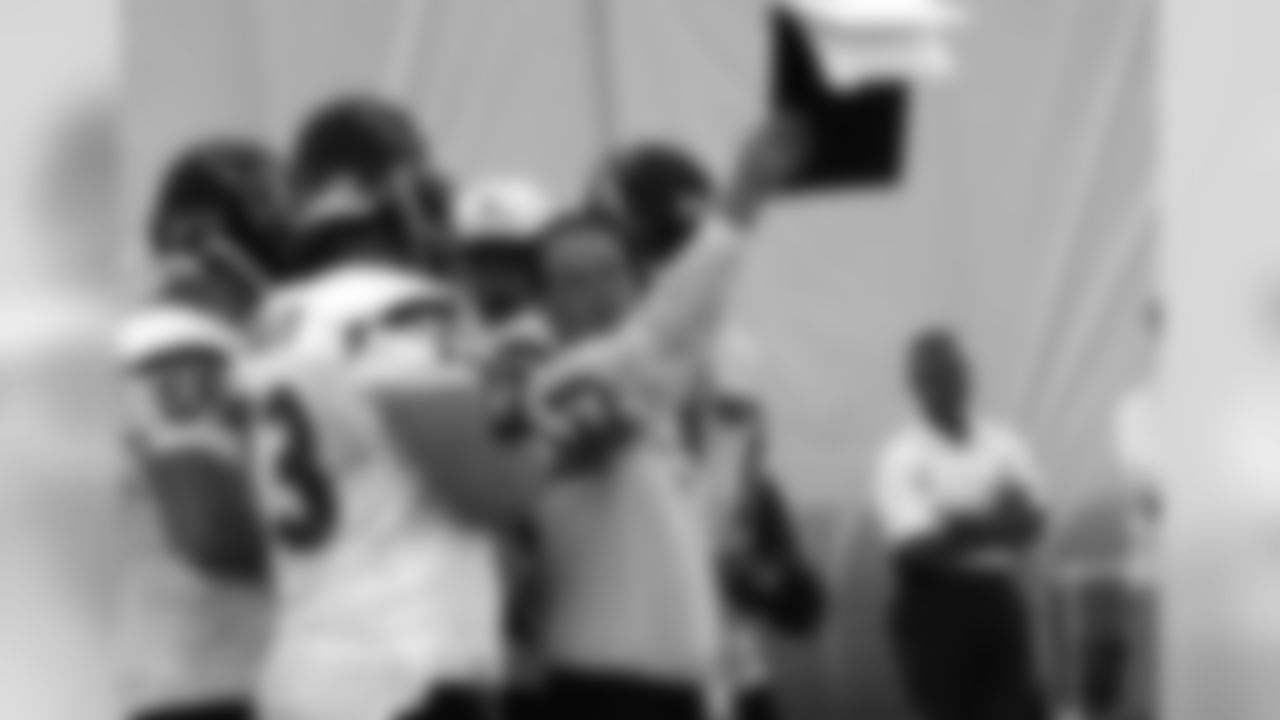 Troy Calhoun holds up a play for the offense.