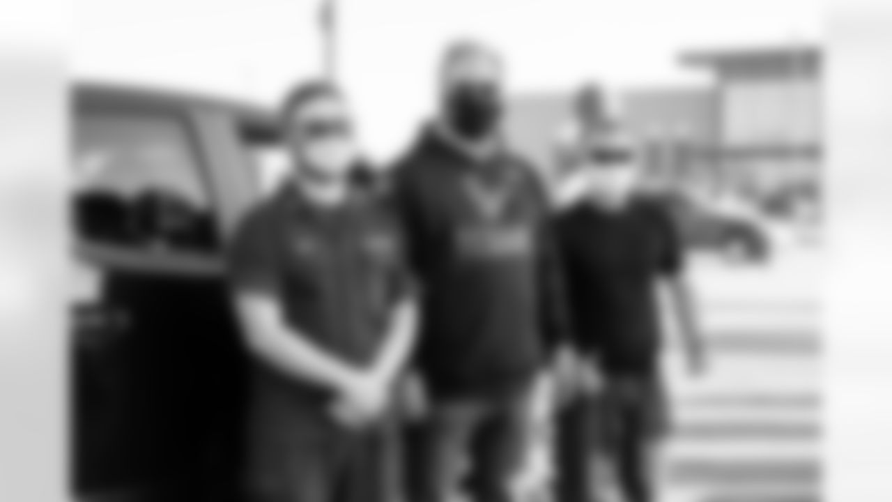 0030_TexansUSOThanksgiving_111920_MCW