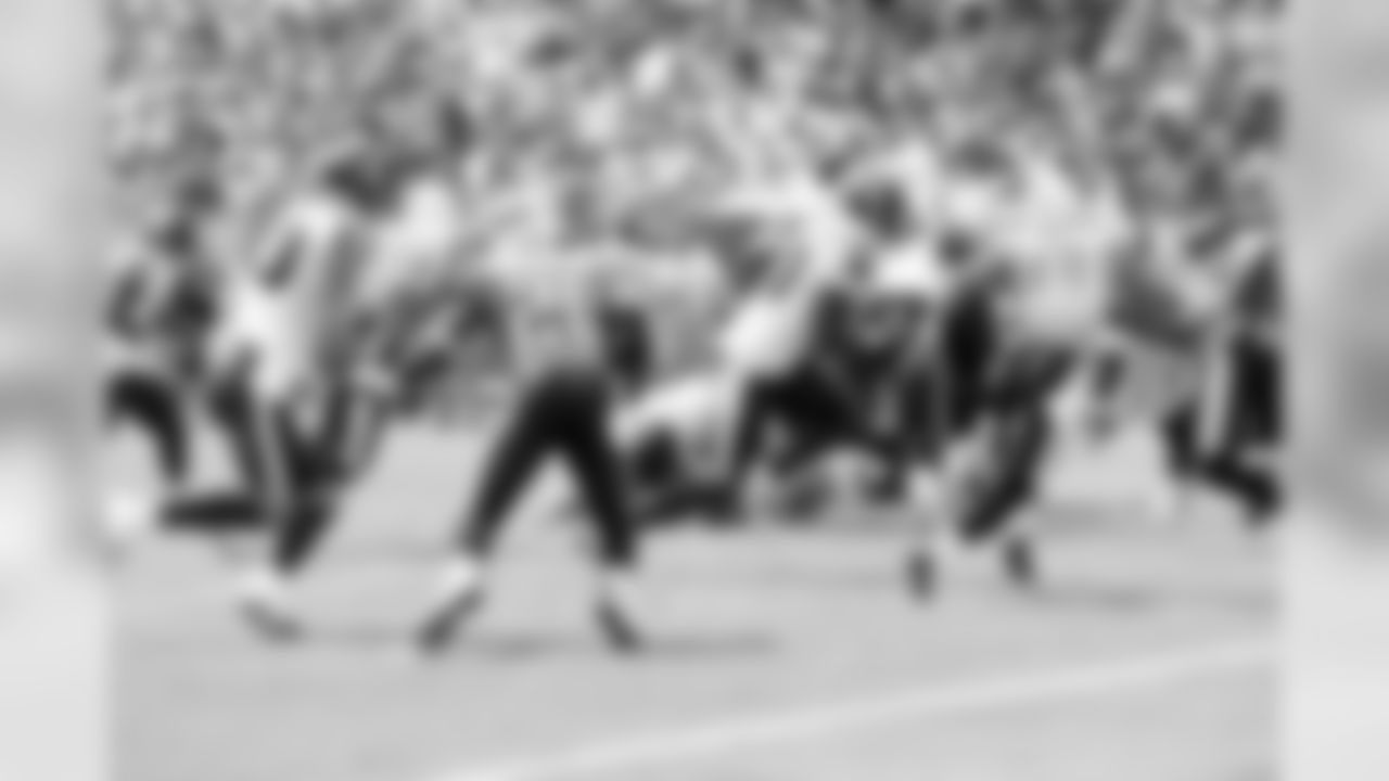 The Texans try to get a play going in the red zone.