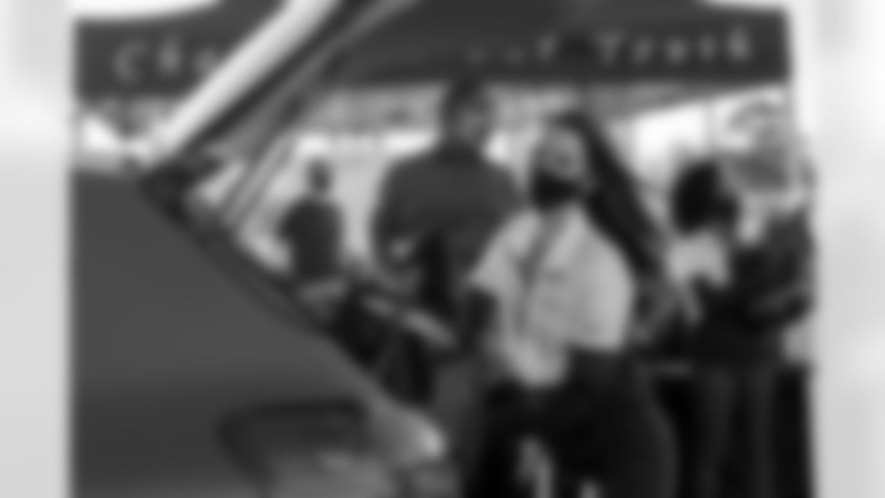 0040_TexansUSOThanksgiving_111920_MCW