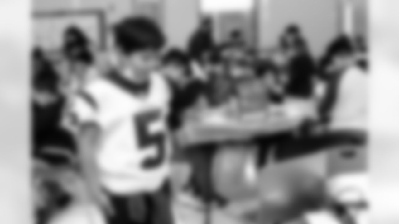 An image from Tyrod Taylor's holiday event in Houston, TX on Dec. 21, 2021.