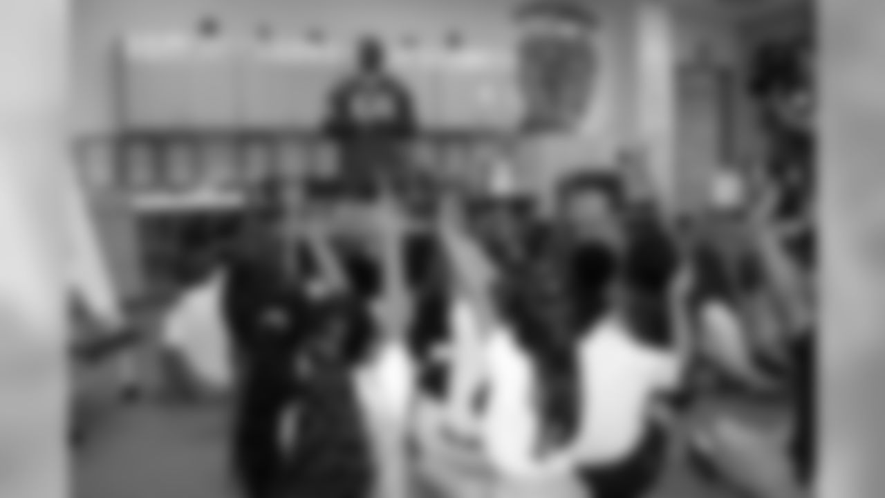 "Take a Texan to School Day" with DeMeco Ryans