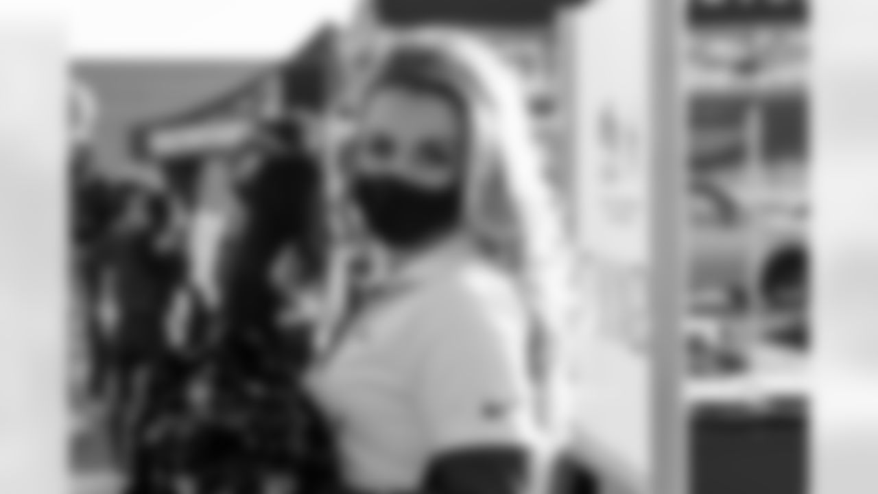 0060_Texans-USOThanksgiving_111920_MCW
