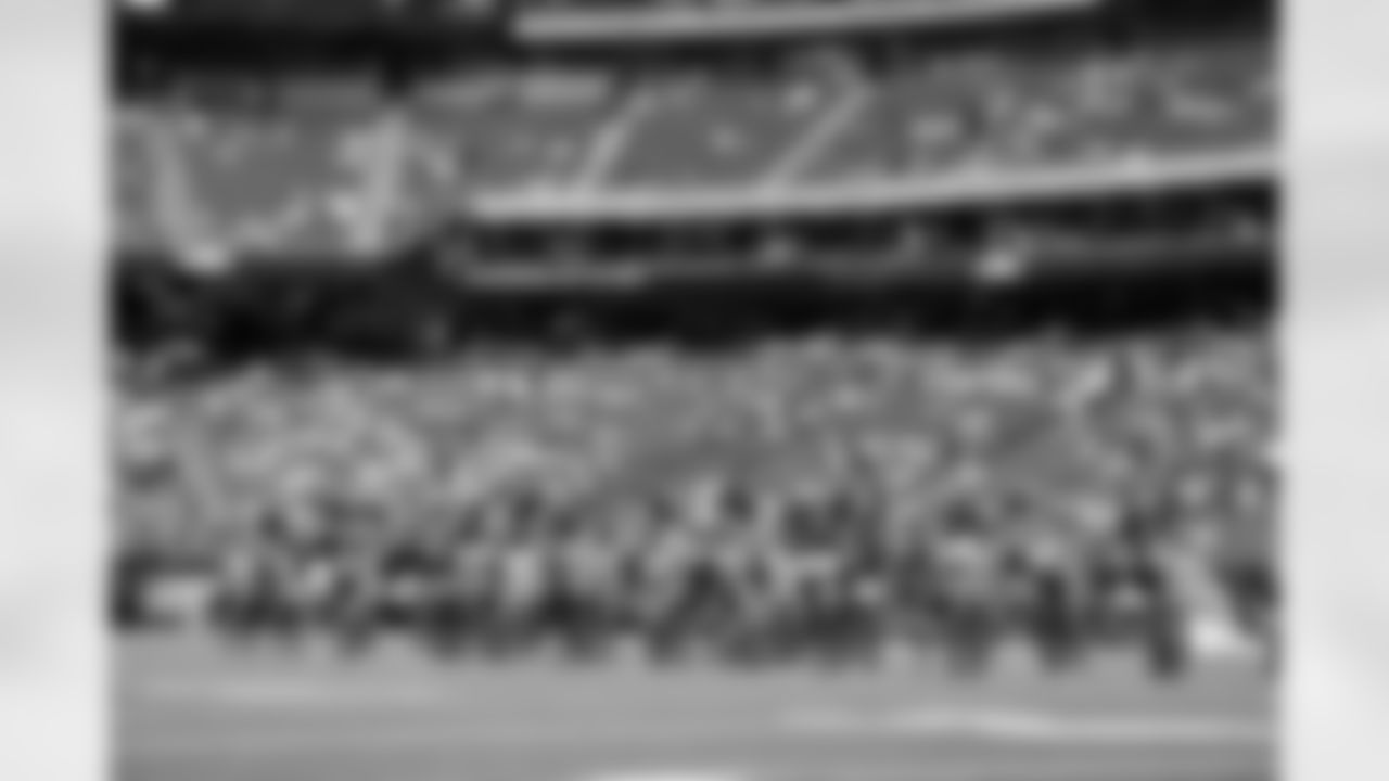 20230818G2679LR - Teoscar Hernandez #35 of the Seattle Mariners walks off