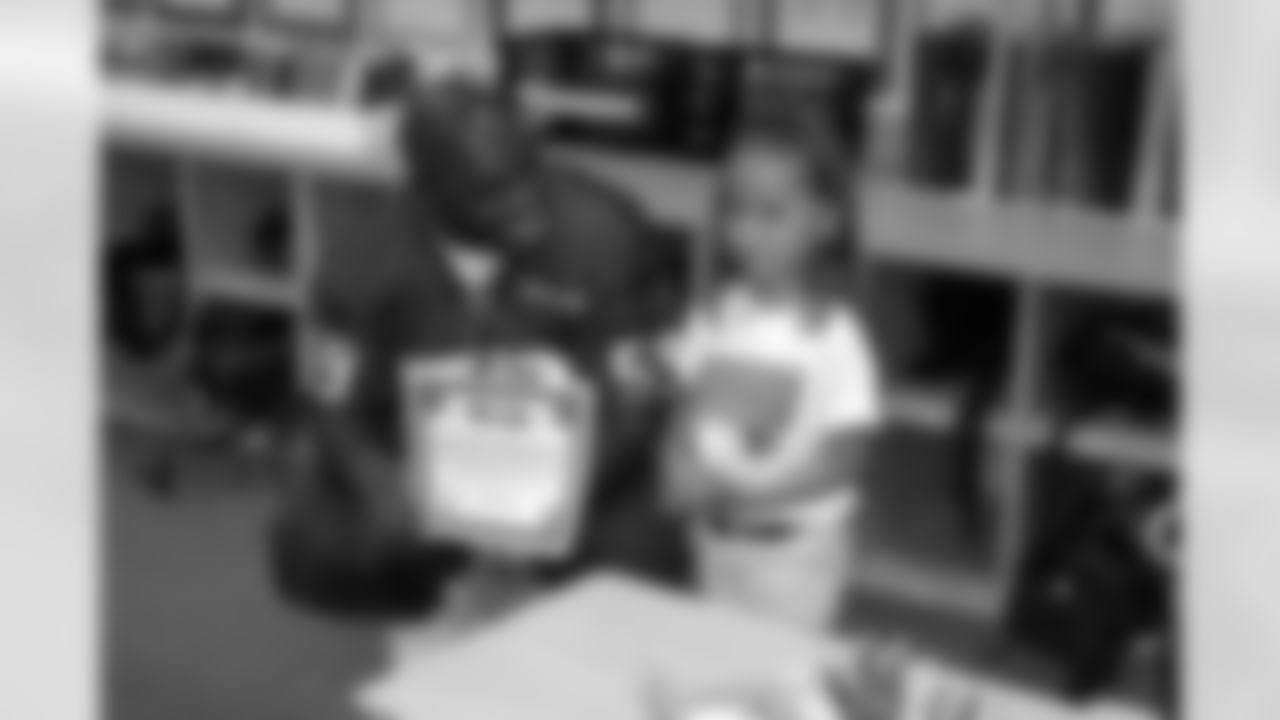 "Take a Texan to School Day" with DeMeco Ryans