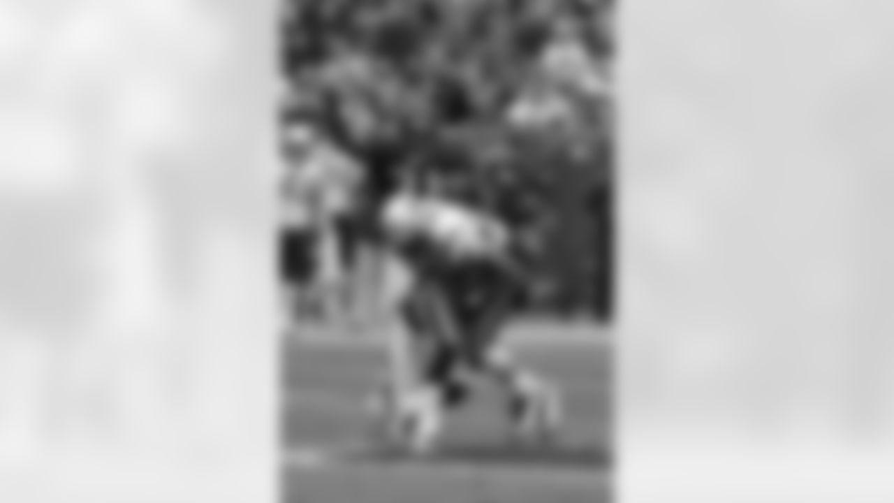 Robinson, Pollard tackle Patriots-Texans_MW_1671