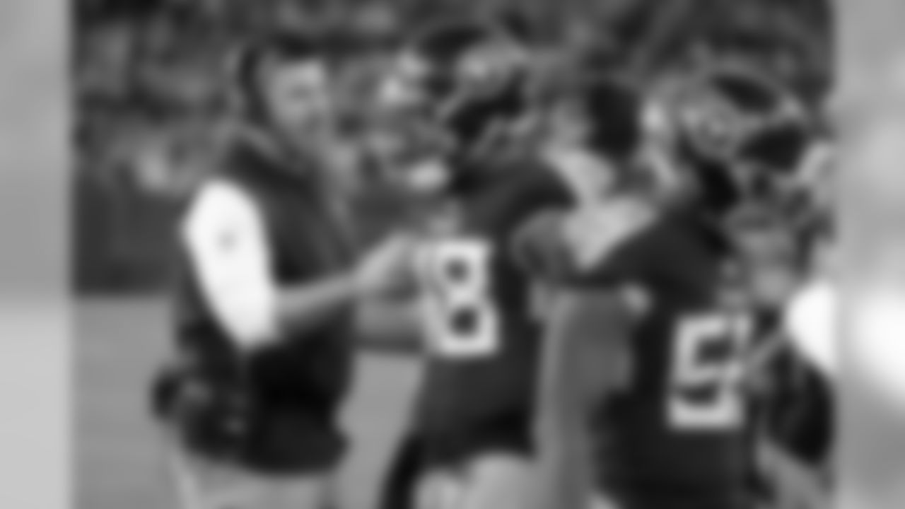 Tennessee Titans head coach Mike Vrabel talks to his players in the first half of an NFL football game against the New York Jets Sunday, Dec. 2, 2018, in Nashville, Tenn. (AP Photo/James Kenney)