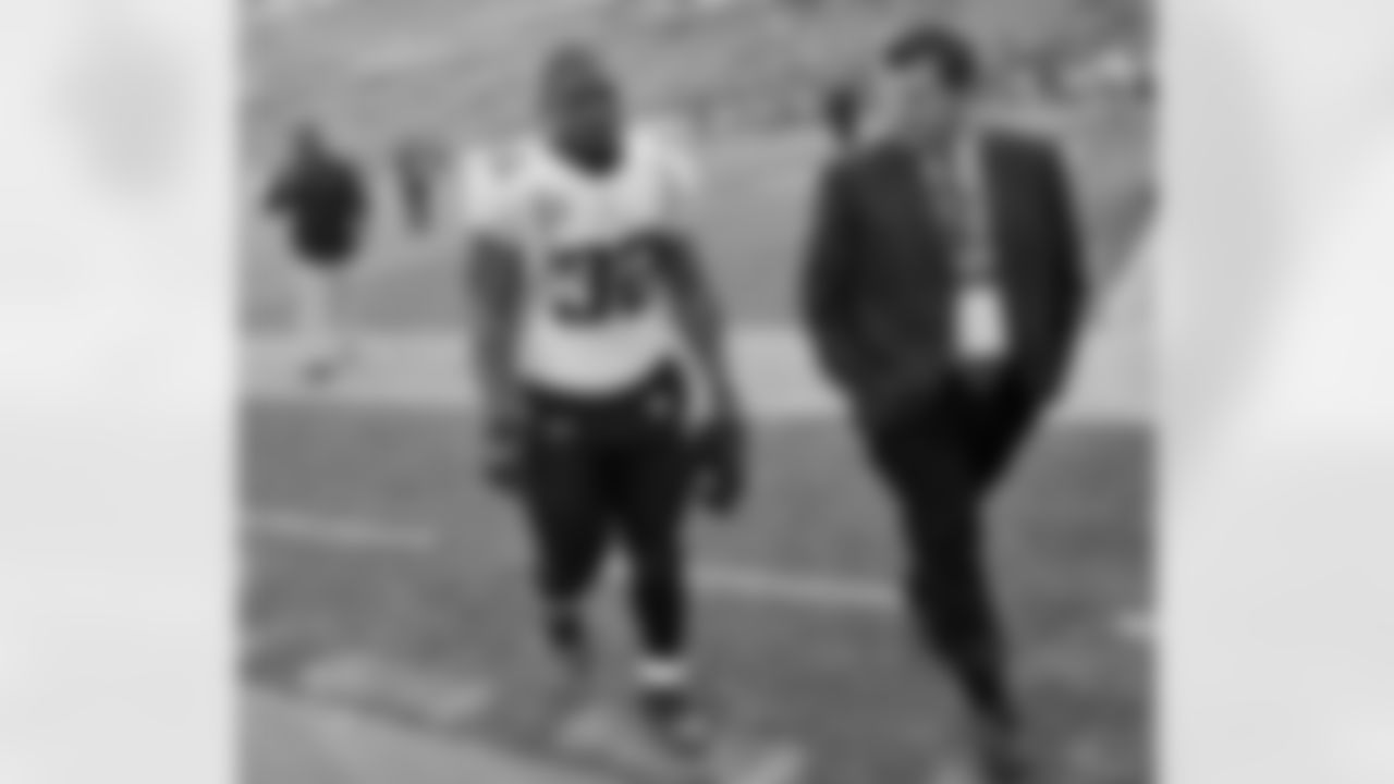 Jacksonville Jaguars running back Maurice Jones-Drew (32) leaves the field after the Jaguars lost 23-17 to the Tennessee Titans in an NFL football game on Saturday, Dec. 24, 2011, in Nashville, Tenn. (AP Photo/Frederick Breedon)