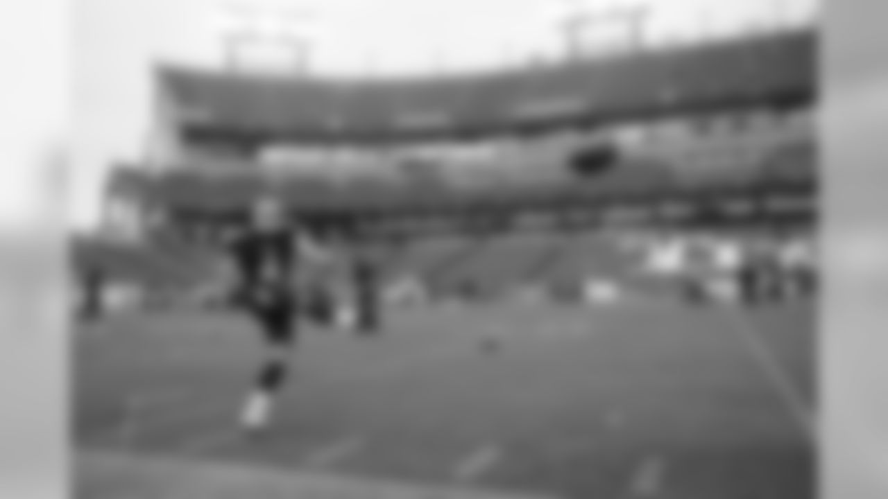Tennessee Titans place kicker Ryan Succop warms up before an NFL football game against the Baltimore Ravens Sunday, Oct. 14, 2018, in Nashville, Tenn. (AP Photo/James Kenney)