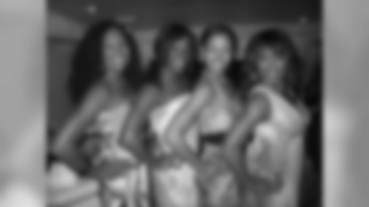 052709yachtdinner
