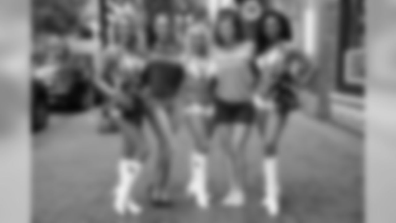 cheerleader2018kickoff47228