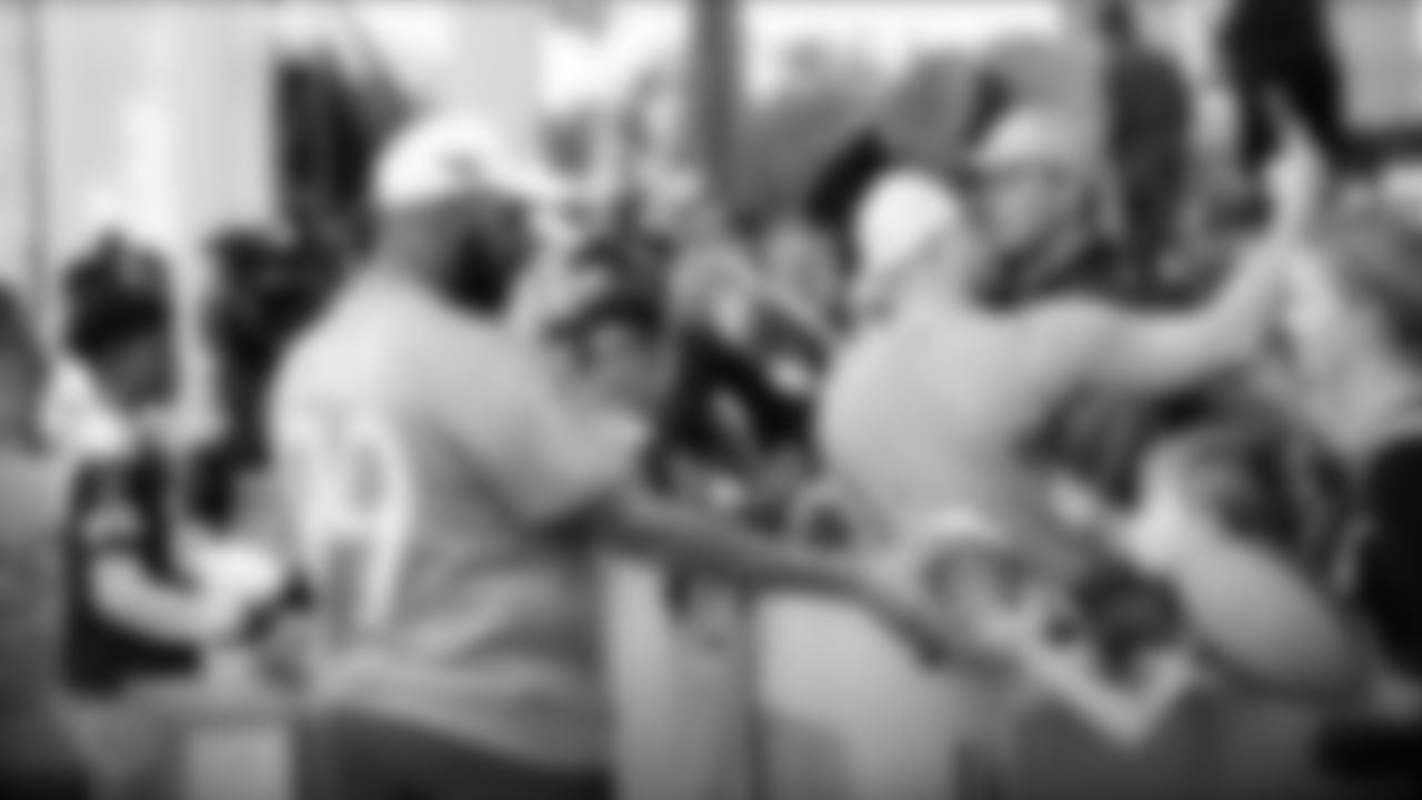 ORLANDO, FL - JANUARY 23, 2020 - Defensive tackle Jurrell Casey #99 of the Tennessee Titans signing autographs for fans at the 2020 NFL Pro Bowl. Photo By Donald Page/Tennessee Titans