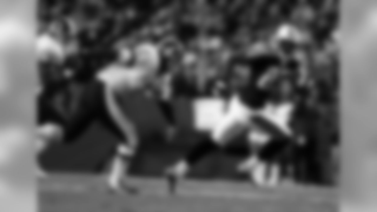 The Oilers drafted Derrick Mason in the fourth round (98th overall) of the 1997 NFL Draft.