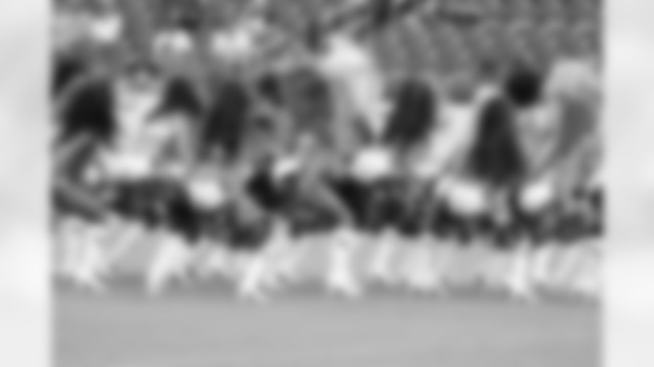 cheerleaders-180814-scrimmage241517