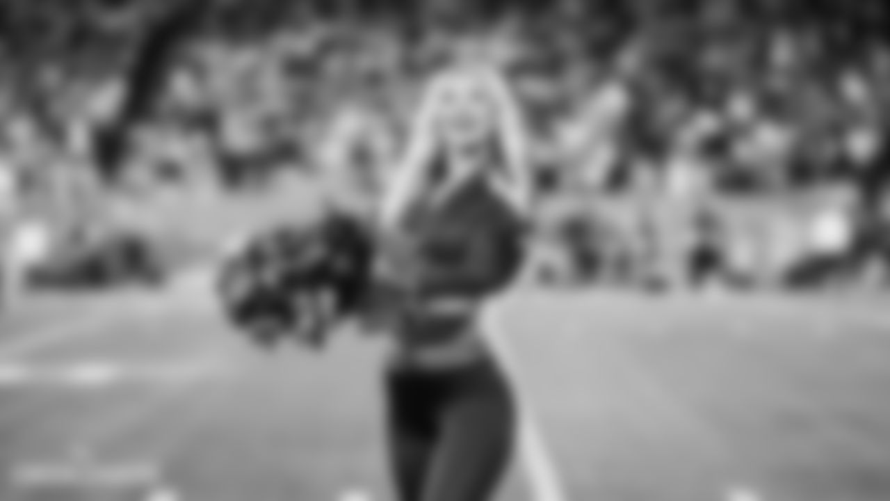 Tennessee Titans Cheerleaders during the game between the Tennessee Titans and the Dallas Cowboys at Nissan Stadium on December 29, 2022 in Nashville, TN. Photo By Kaitlyn Hungerford/Tennessee Titans