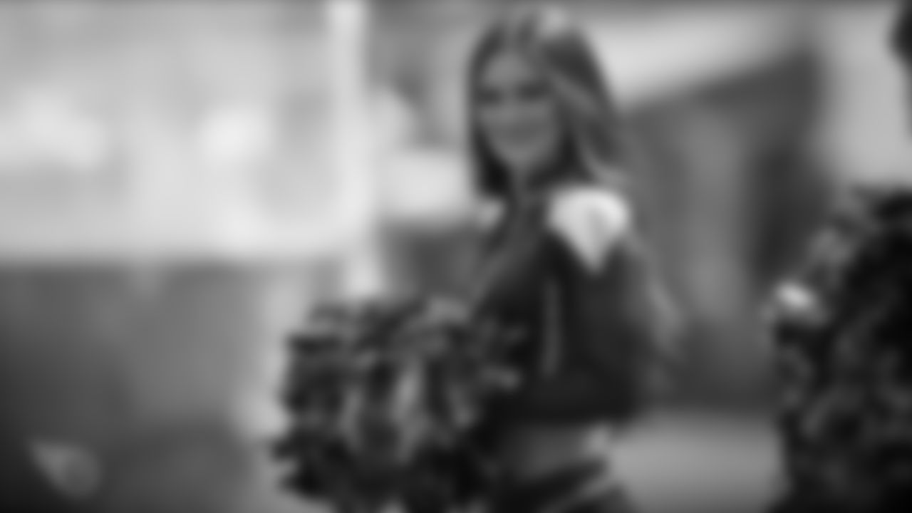 NASHVILLE, TN - SEPTEMBER 15, 2019 - Titans cheerleader during the game between the Tennessee Titans and the Indianapolis Colts at Nissan Stadium in Nashville, TN. Photo By Alison P. McNabb/Tennessee Titans