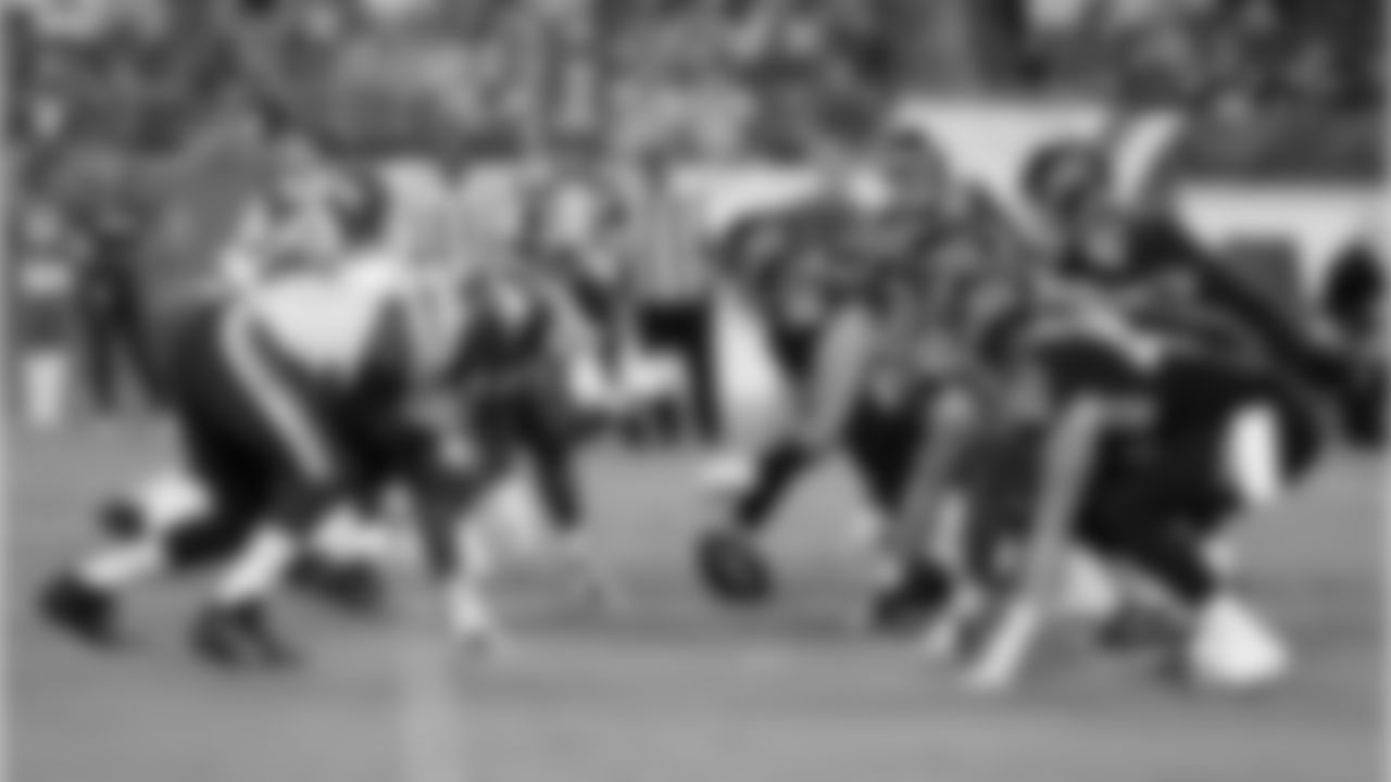 The Tennessee Titans, right, line up against the Minnesota Vikings in the second half of a preseason NFL football game Thursday, Aug. 30, 2018, in Nashville, Tenn. (AP Photo/James Kenney)