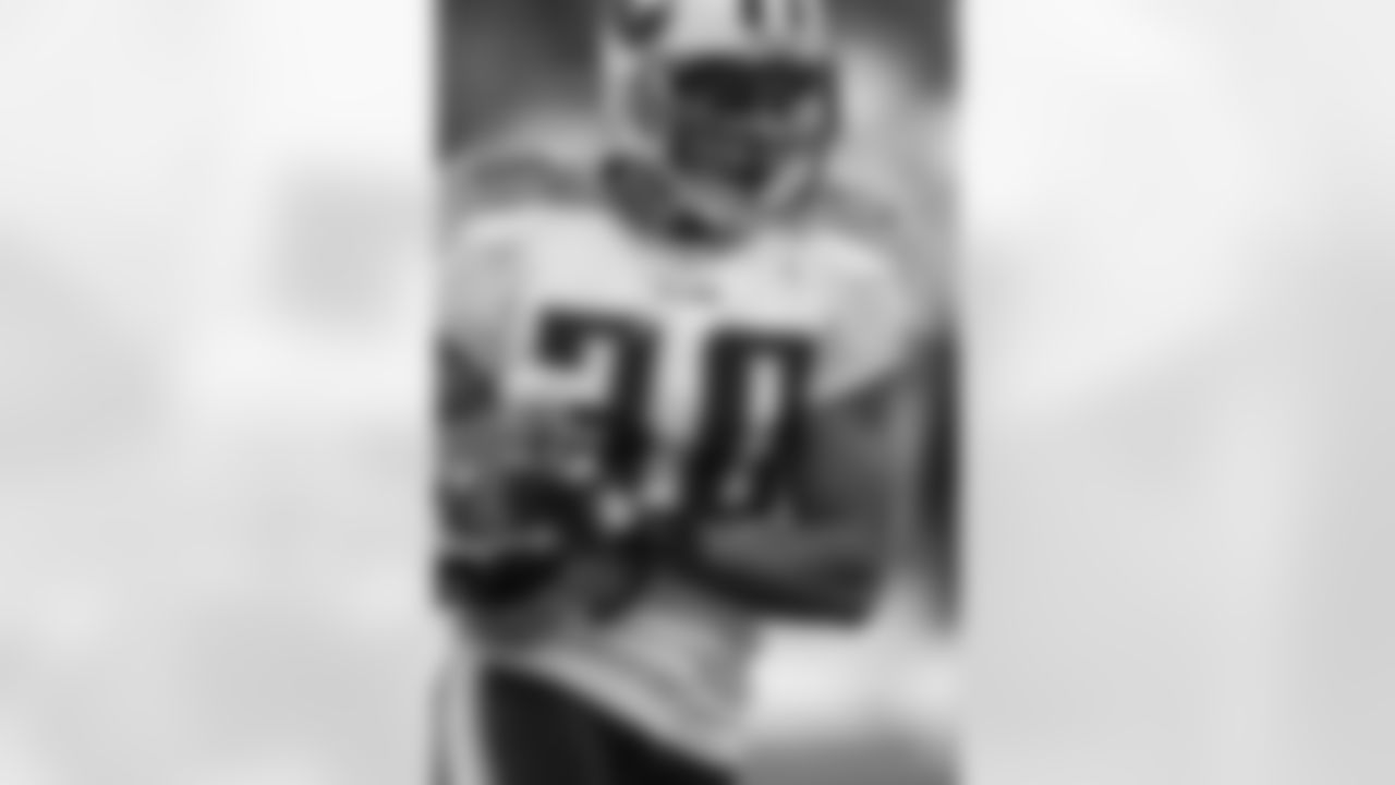 The Titans drafted Donald Mitchell in the fourth round (117th overall) of the 1999 NFL Draft.