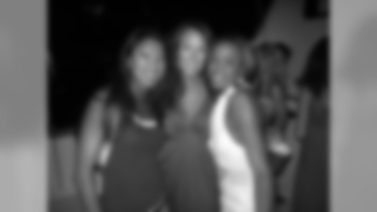 052709yachtdinner