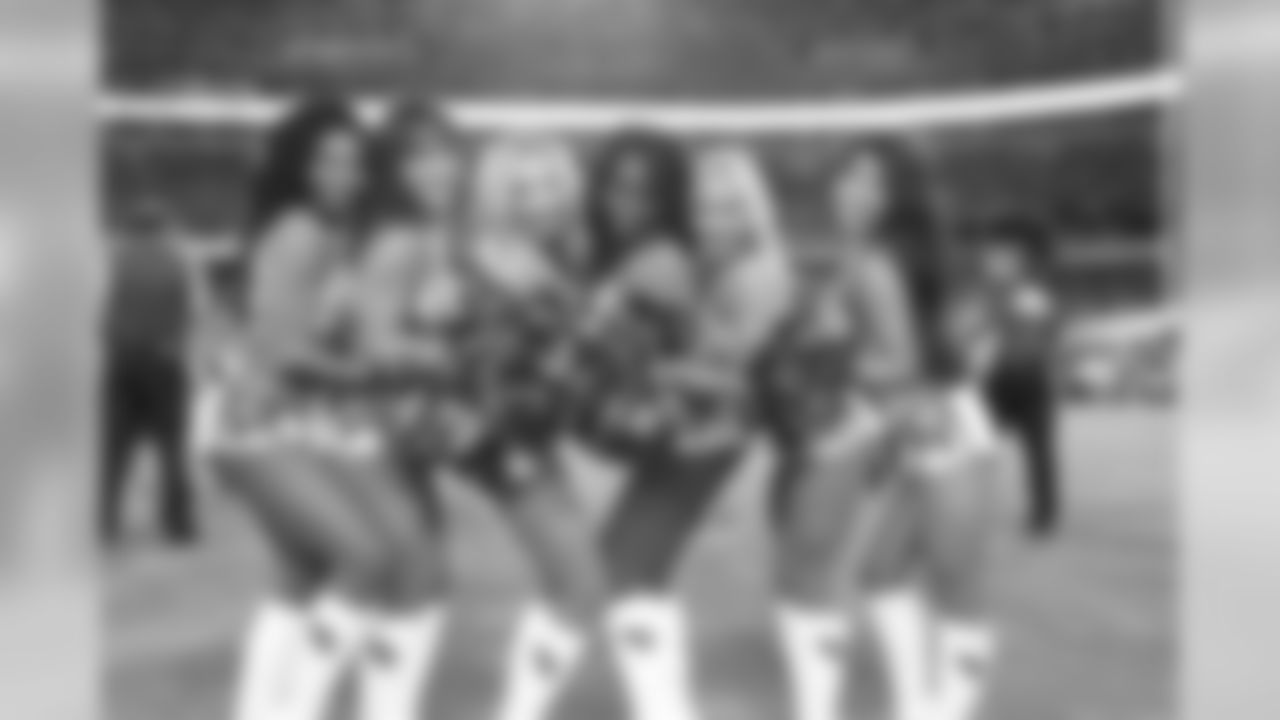 titans2018bucscheer244483