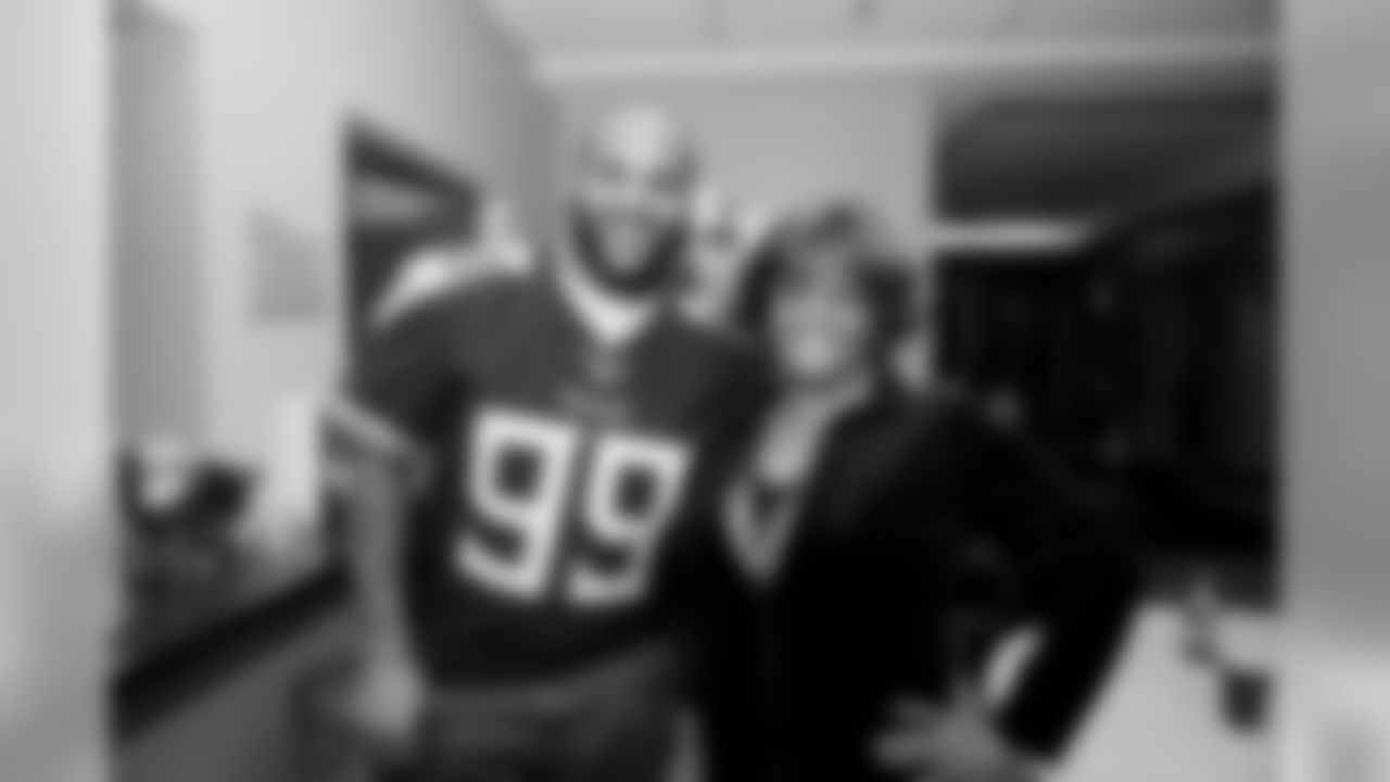 casey2018community63683seqn}